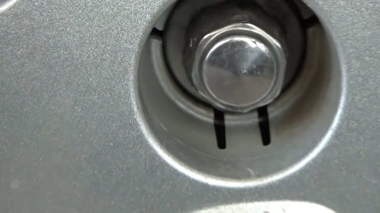How to Remove a Stripped Lug Nut on Chevy Silverado 3 Different Methods