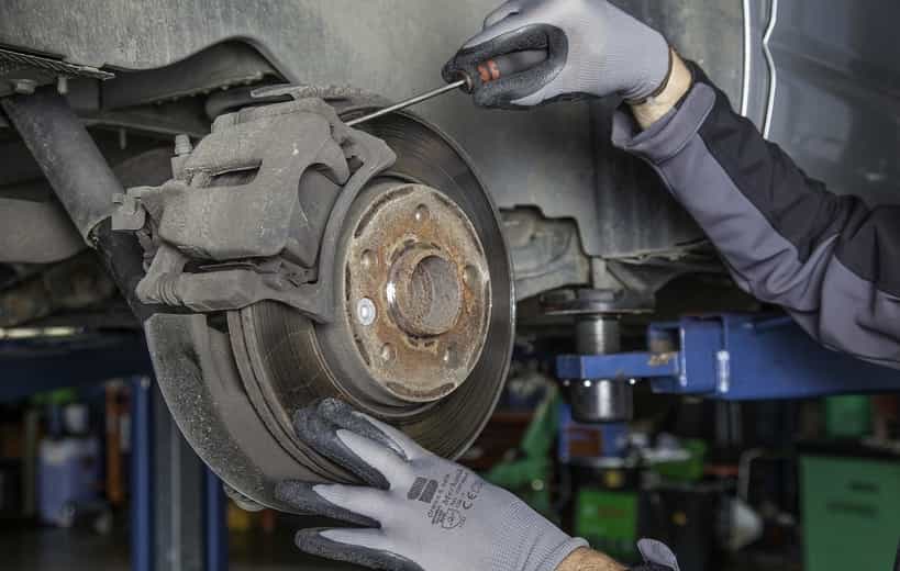 Easy 6 Steps Of How To Get Air Out Of Brake Lines Without Bleeding