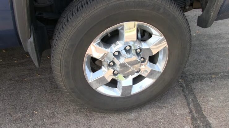 Buying Consideration about Best Tires for Chevy Silverado 2500HD Highway Tires